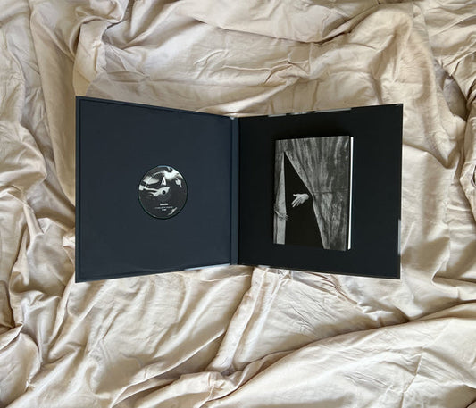 Despierta unos instantes de tu oscura noche - Singular Papers