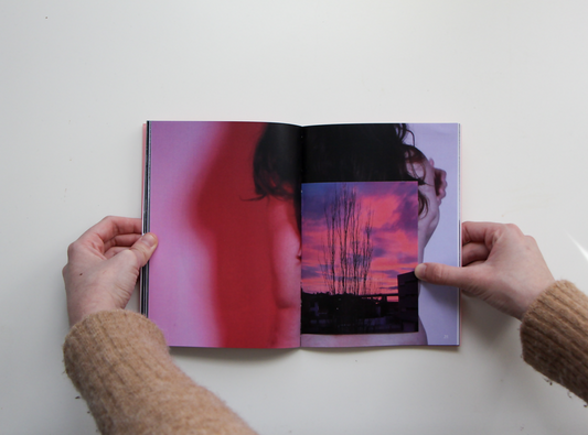 De Amores y Fronteras - Singular Papers